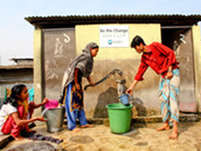 Collecting water in Dhaka Collecting water in Dhaka